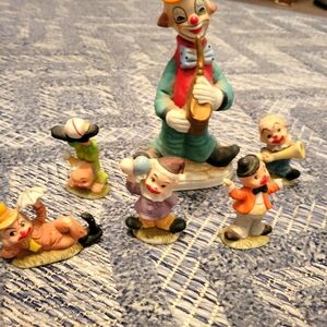 6 ceramic clowns